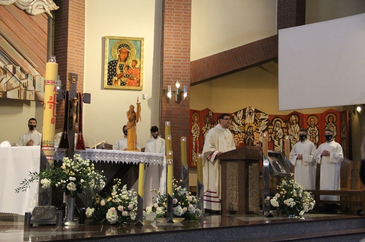 Brzesko. Błogosławieństwo nowych lektorów parafii Miłosierdzia Bożego