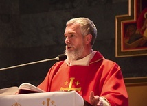 Kapłan jest współautorem „programu na życie i miłość”.