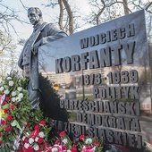 	Monument wybitnego Polaka stanął na Trakcie Królewskim. 