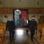 Obraz, krzyż i relikwie w Gnojniku