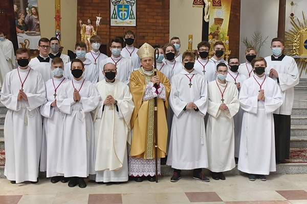 ▲	Pamiątkowe zdjęcie z nowo ustanowionymi ceremoniarzami.