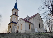 ▲	W obecnej postaci świątynię wzniesiono w latach 1827–1829.