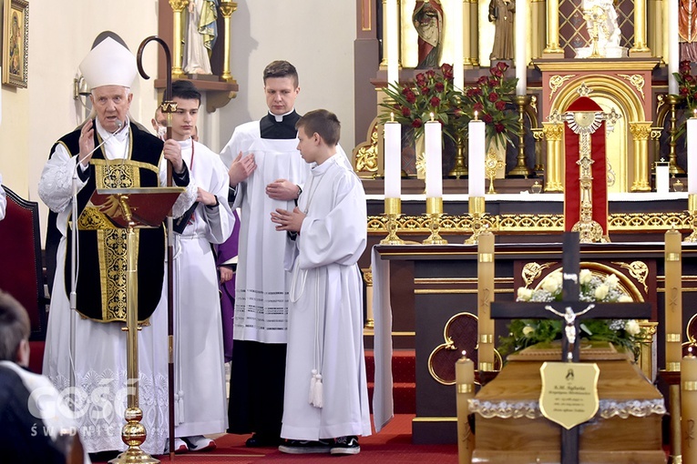 Wałbrzych. Pogrzeb s. Sylwii, zakrystianki parafii pw. św. Jerzego i MB Różańcowej