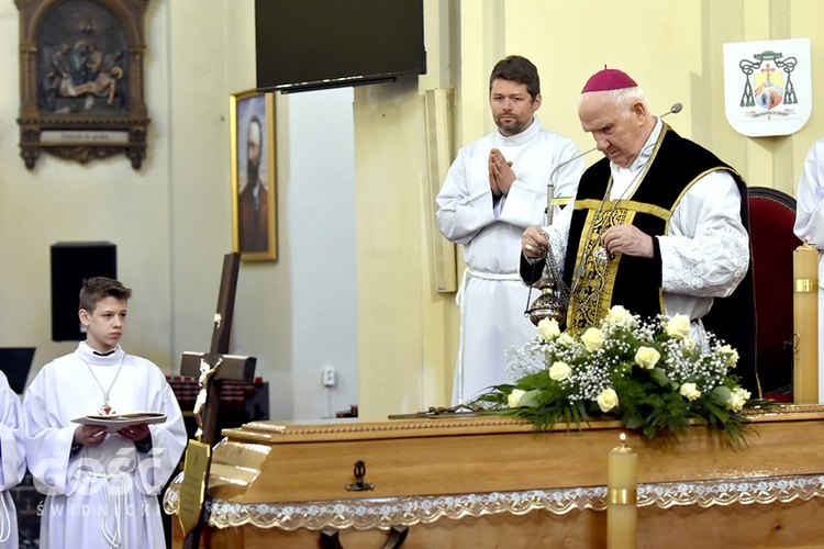 Wałbrzych. Pogrzeb s. Sylwii, zakrystianki parafii pw. św. Jerzego i MB Różańcowej