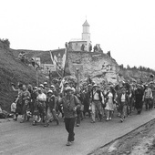 10.08.1982 r. Pielgrzymi po raz pierwszy na Górce Przeprośnej.