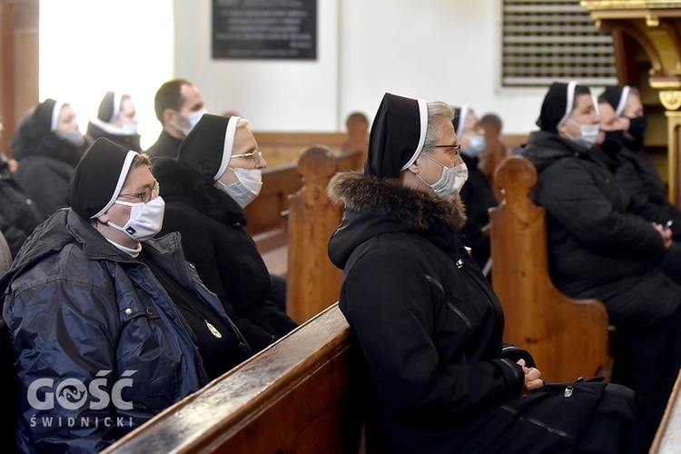 Wałbrzych. Pogrzeb s. Sylwii, zakrystianki parafii pw. św. Jerzego i MB Różańcowej