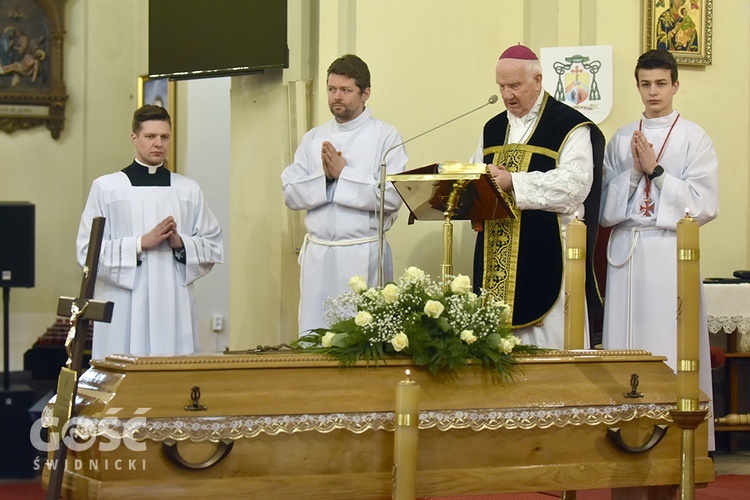 Wałbrzych. Pogrzeb s. Sylwii, zakrystianki parafii pw. św. Jerzego i MB Różańcowej