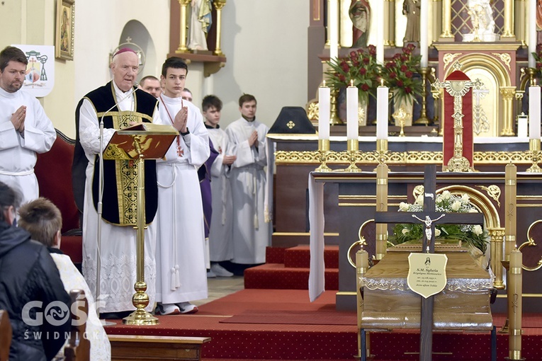 Wałbrzych. Pogrzeb s. Sylwii, zakrystianki parafii pw. św. Jerzego i MB Różańcowej