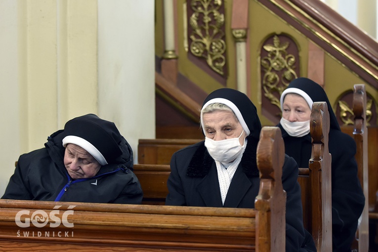 Wałbrzych. Pogrzeb s. Sylwii, zakrystianki parafii pw. św. Jerzego i MB Różańcowej