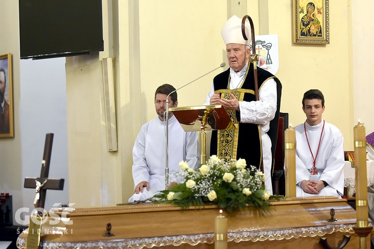 Uroczystości przewodniczył bp Ignacy Dec, emerytowany biskup świdnicki.