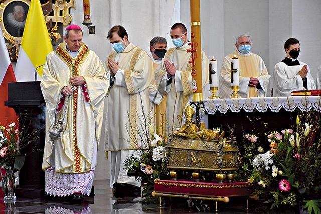 Była to pierwsza Eucharystia sprawowana przez metropolitę gdańskiego w bazylice Mariackiej.