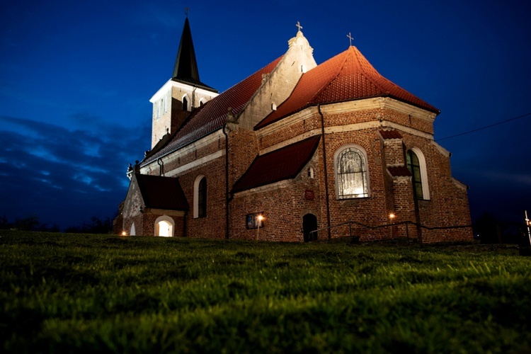 Całodobowa adoracja w Starzynie