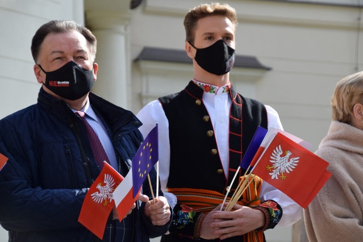 Jak wygląda flaga Mazowsza? Zawisła nad Muzeum Niepodległości