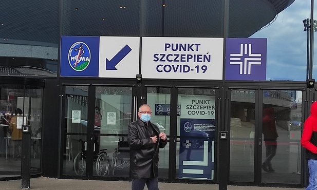 Śląskie. Ruszają poszczególne punkty szczepień masowych. W sumie w regionie będzie ich 13.