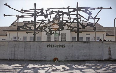 Pomnik ofiar hitlerowskiego obozu  w Dachau.