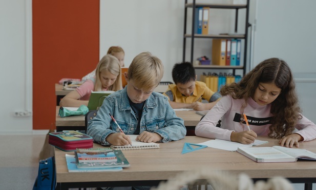 Czarnek: Możemy powiedzieć, że już w maju szkoły ruszą pełną parą