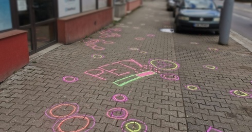 W godzinę zebrał ponad tysiąc niedopałków w jednym miejscu Wrocławia