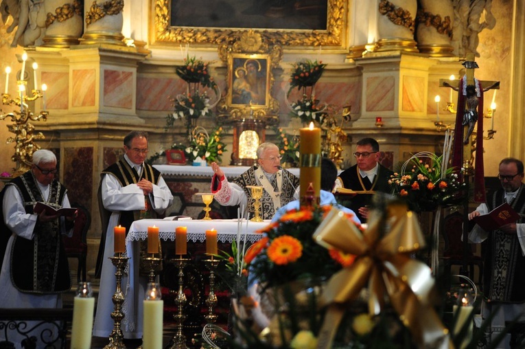 Uroczystości pogrzebowe prof. Mirosława Handkego (1946-2021)