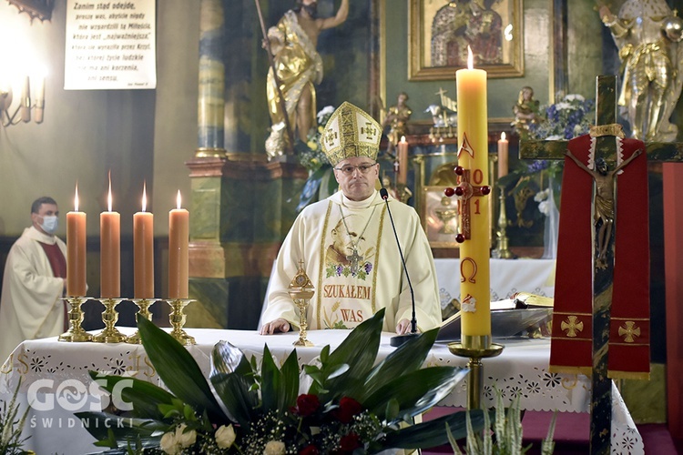 Uroczyste wprowadzenie relikwii św. Jana Pawła II do kościoła w Dziećmorowicach