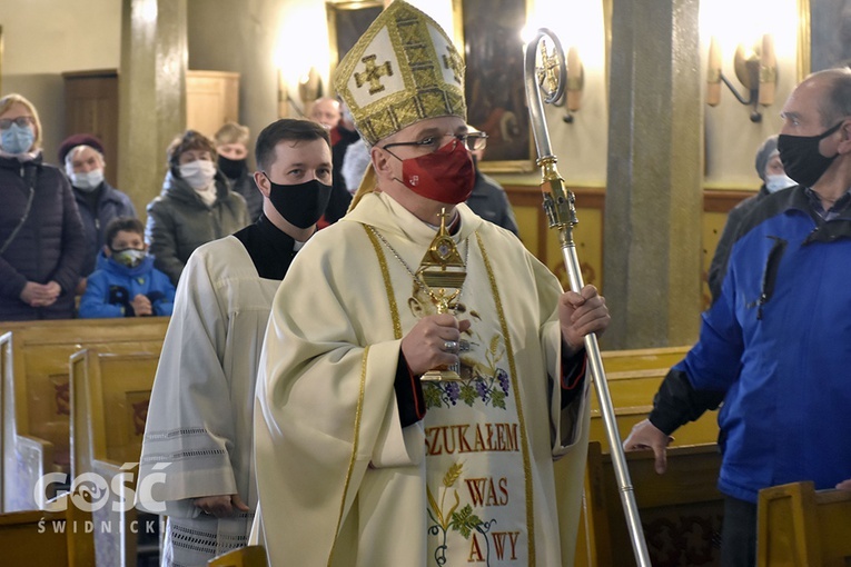 Uroczyste wprowadzenie relikwii św. Jana Pawła II do kościoła w Dziećmorowicach