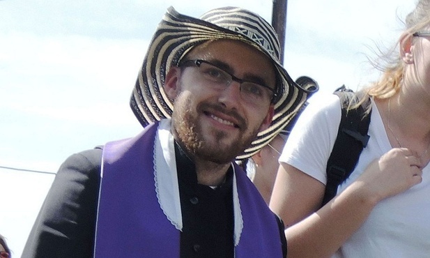 Pielgrzym łagiewnicki ks. Marcin Samek na trasie w 2018 r.