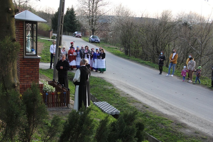 Łękawka. Poświęcenie kapliczki Matki Bożej Królowej Pokoju