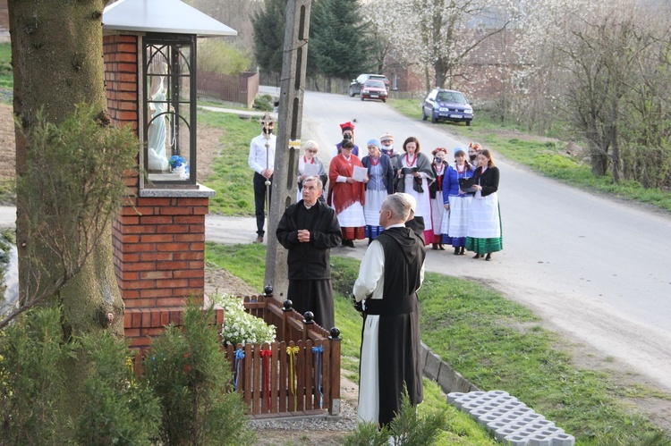 Łękawka. Poświęcenie kapliczki Matki Bożej Królowej Pokoju