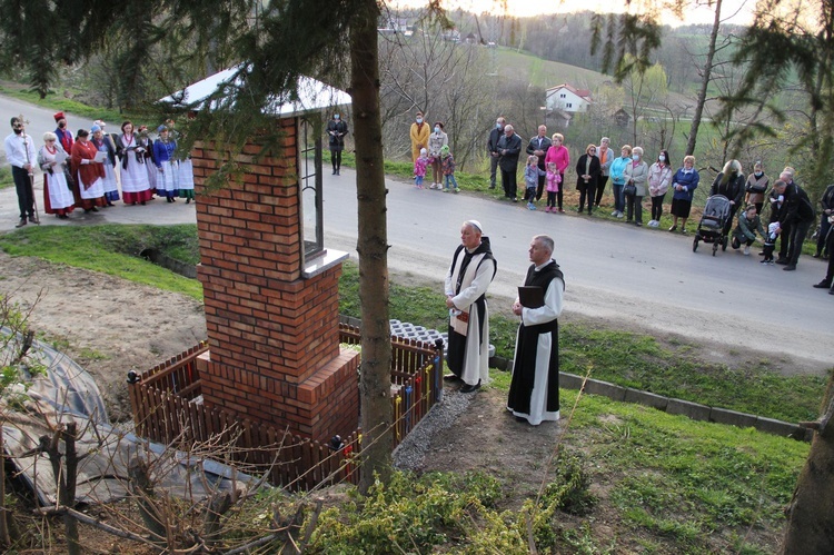 Łękawka. Poświęcenie kapliczki Matki Bożej Królowej Pokoju