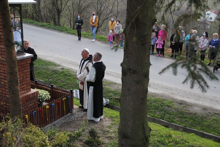 Łękawka. Poświęcenie kapliczki Matki Bożej Królowej Pokoju