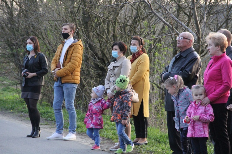 Łękawka. Poświęcenie kapliczki Matki Bożej Królowej Pokoju