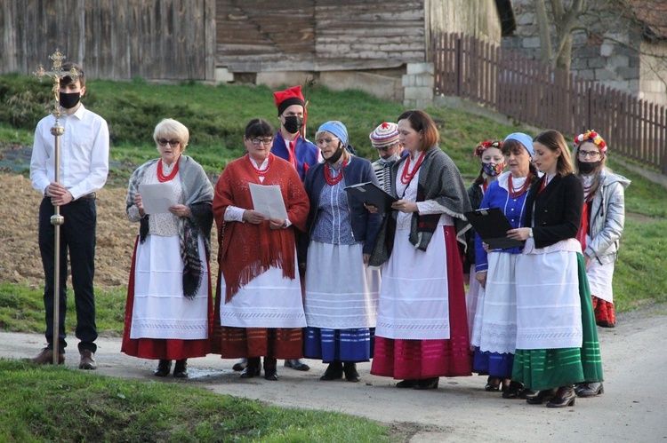 Łękawka. Poświęcenie kapliczki Matki Bożej Królowej Pokoju