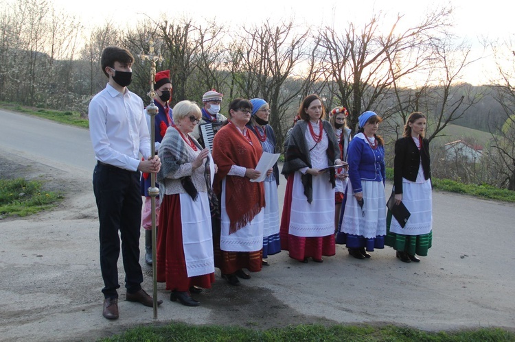 Łękawka. Poświęcenie kapliczki Matki Bożej Królowej Pokoju