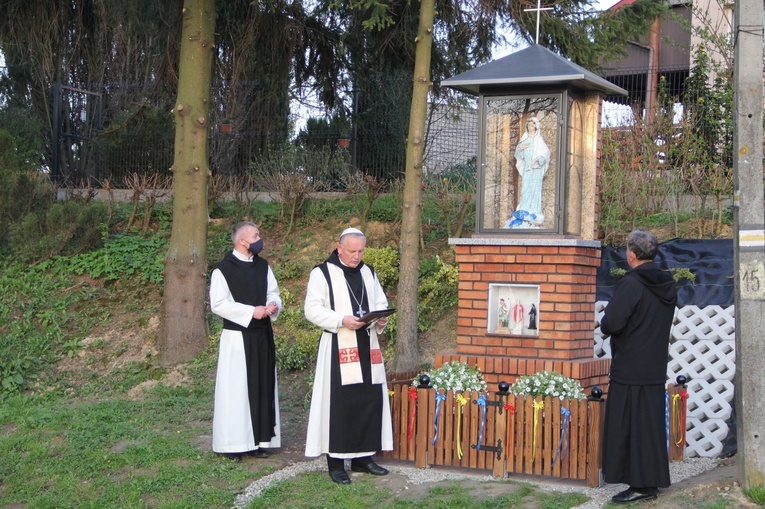 Łękawka. Poświęcenie kapliczki Matki Bożej Królowej Pokoju