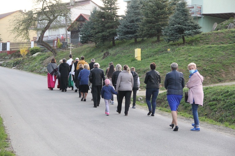 Łękawka. Poświęcenie kapliczki Matki Bożej Królowej Pokoju