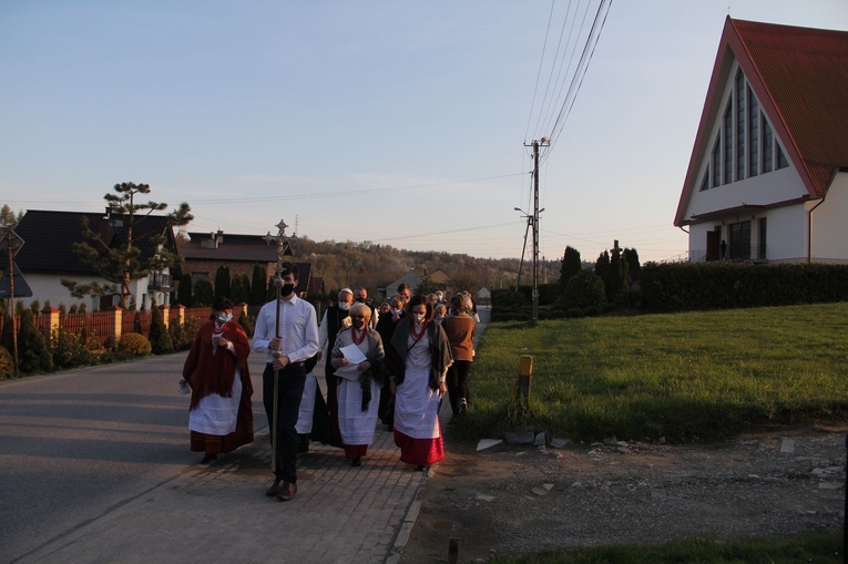 Łękawka. Poświęcenie kapliczki Matki Bożej Królowej Pokoju