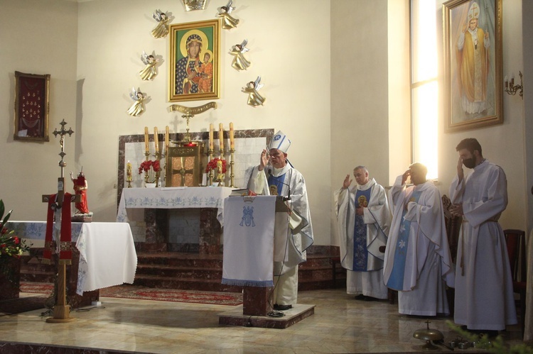 Łękawka. Poświęcenie kapliczki Matki Bożej Królowej Pokoju