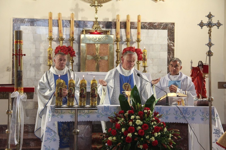 Łękawka. Poświęcenie kapliczki Matki Bożej Królowej Pokoju