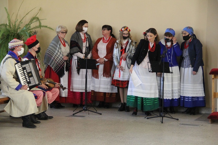 Łękawka. Poświęcenie kapliczki Matki Bożej Królowej Pokoju