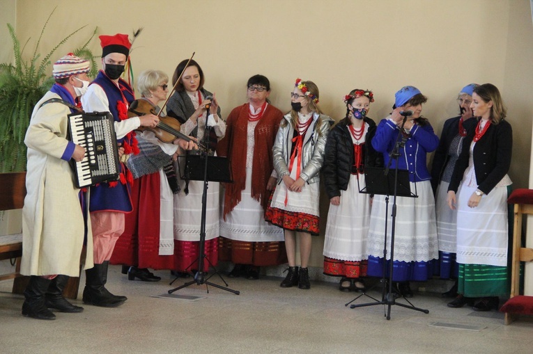 Łękawka. Poświęcenie kapliczki Matki Bożej Królowej Pokoju