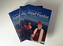 Wygraj książkę o śp. bp. Józefie Pazdurze