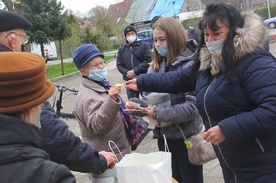 Uczniowie kwestują dla pacjentów hospicjum