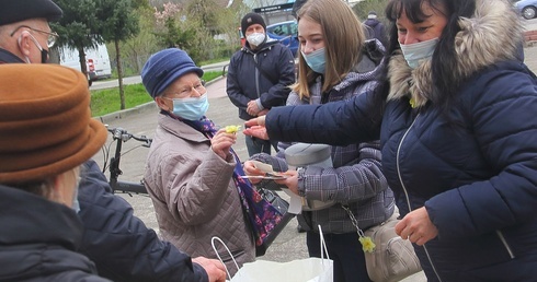 Uczniowie kwestują dla pacjentów hospicjum