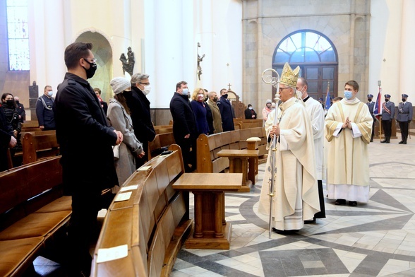 Abp Skworc: Zwycięskie dzieło powstańców służy ojczyźnie