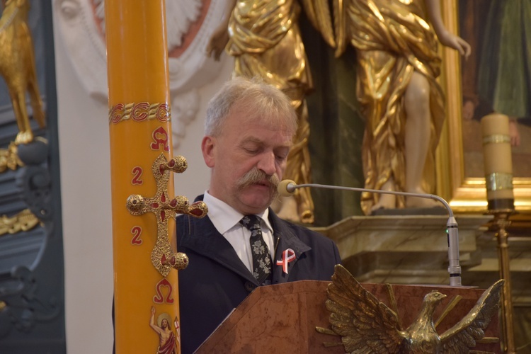 Pierwsze czytanie przeczytał burmistrz Łowicza.