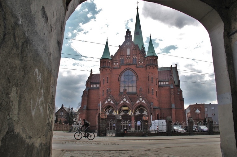 Załęże - kościół w Katowicach, wzniesiony po straszliwej katestrofie