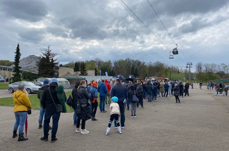 Mobilny punkt szczepień w Chorzowskim Parku.