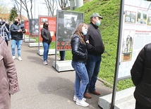 Wystawa była prezentowana m.in. w Chmielnickim, Winnicy, Odessie, Kijowie i Nowym Jorku. Przy Domu Polonii można ją oglądać do końca czerwca.
