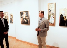 ▲	Ks. dr Piotr Pasek i dr Rafał Nijak uważają, że wystawa jest formą dialogu gotyckich dzieł i ich kopii.