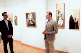 ▲	Ks. dr Piotr Pasek i dr Rafał Nijak uważają, że wystawa jest formą dialogu gotyckich dzieł i ich kopii.
