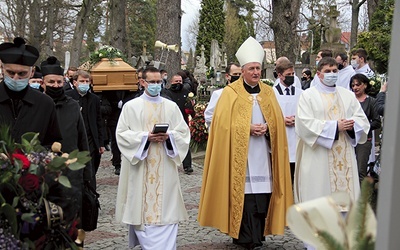 ▲	Ksiądz Stanisław został pochowany w wigilię Niedzieli Dobrego Pasterza na Starym Cmentarzu w Tarnowie. 